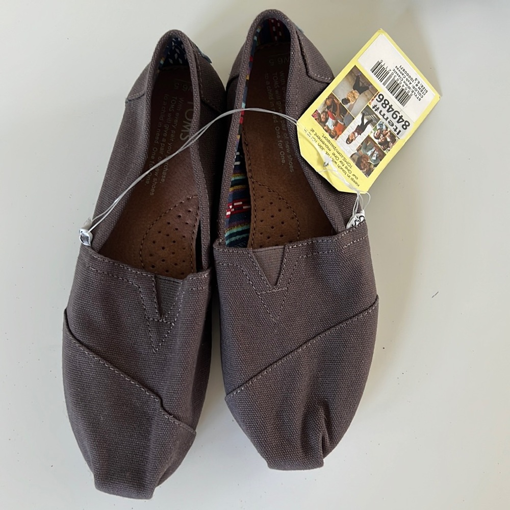 Toms Shoes Size 6.5 New with tags